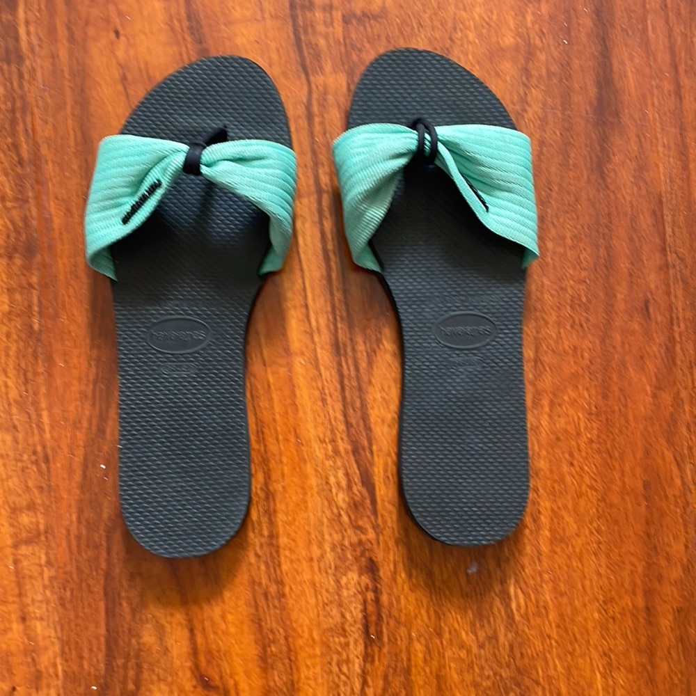 Havaianas You St. Tropez shine sandal. size 39-40.